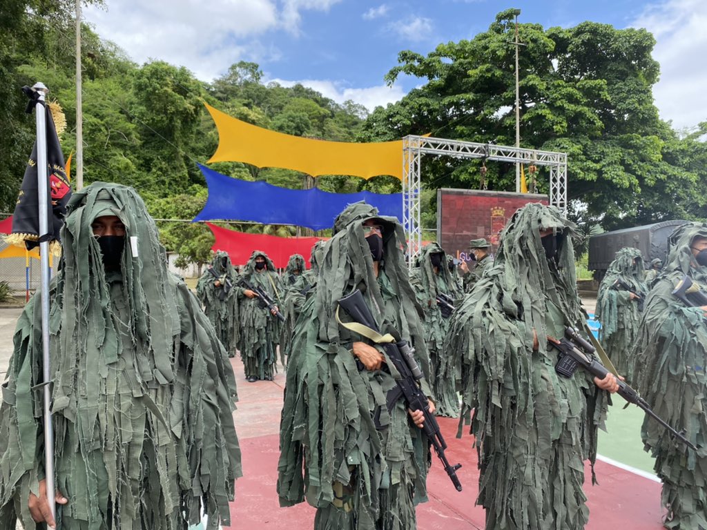 luiscarPSUV's tweet photo. #PatriotasEnBatalla en la Guarnición del Rodeo junto al componente de la Guardia Nacional Bolivariana aquí estamos presenciando la delegación de una Brigada que custodiará las Tierras, las Personas y los Bienes de Yaguapita, Municipio Acevedo #GuarenasAñoCuatricentenario https://t.co/TaFnvRVFiC