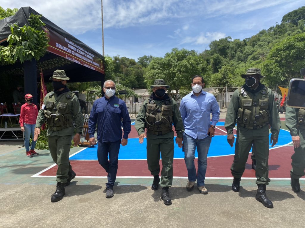 luiscarPSUV's tweet photo. #PatriotasEnBatalla en la Guarnición del Rodeo junto al componente de la Guardia Nacional Bolivariana aquí estamos presenciando la delegación de una Brigada que custodiará las Tierras, las Personas y los Bienes de Yaguapita, Municipio Acevedo #GuarenasAñoCuatricentenario https://t.co/TaFnvRVFiC