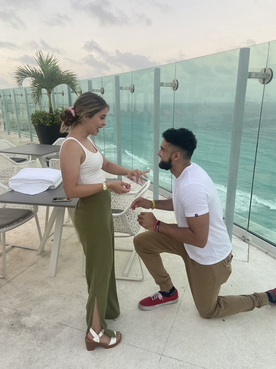 itsmadic's tweet photo. IM GOING TO MARRY MY BEST FRIENDDD 🥺❤️ I LOVE YOU WITH ALL OF MY HEART DARIUS GOUDEAU ❤️ https://t.co/tI9XPbN863