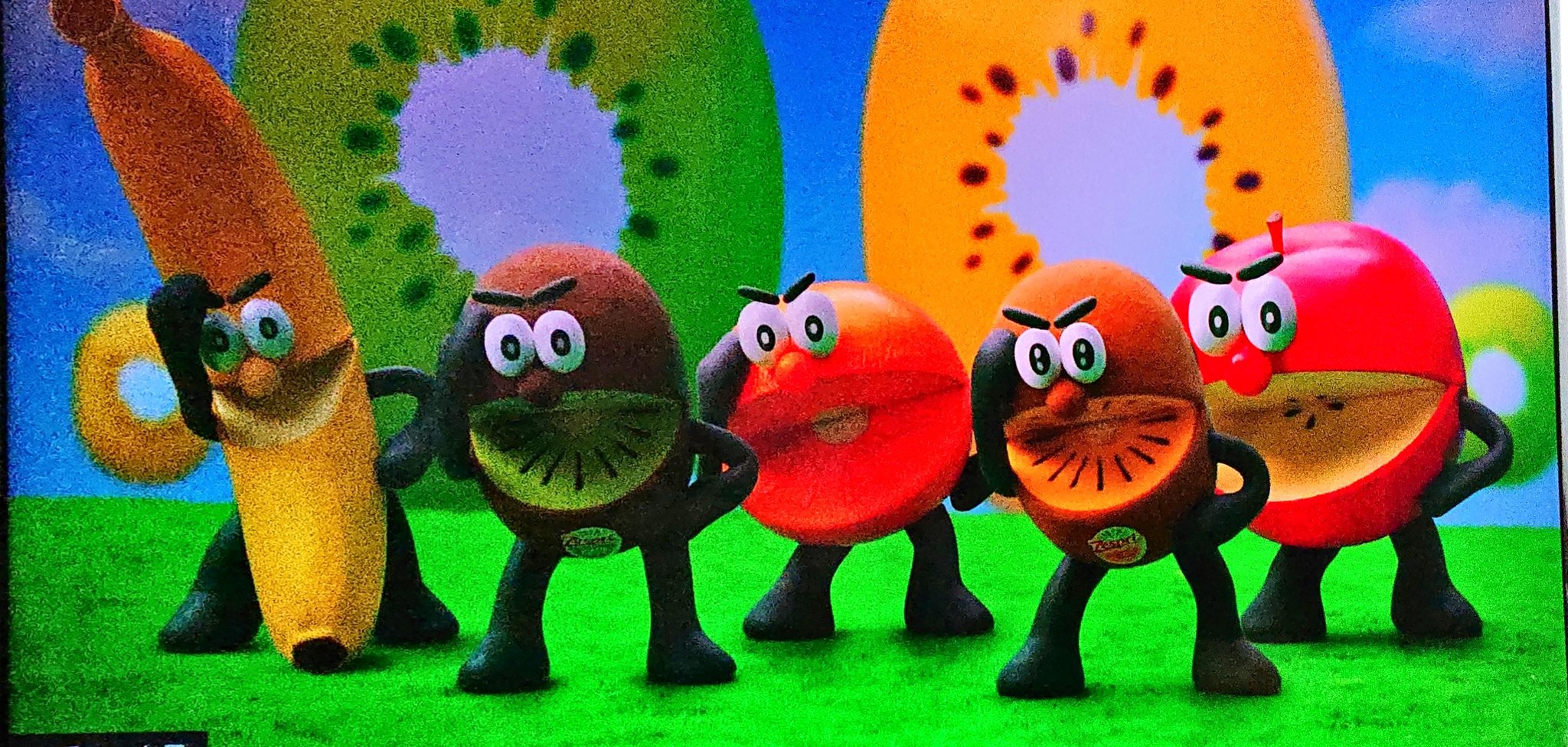 ししちゃん 配信中は曲名を呟きません ゼスプリのキウイキャラクター どこかで見たような気がしてならないのは 液キャベのこの キャラクターに似ていたからかな このストラップがほしくて 昔買ったもの