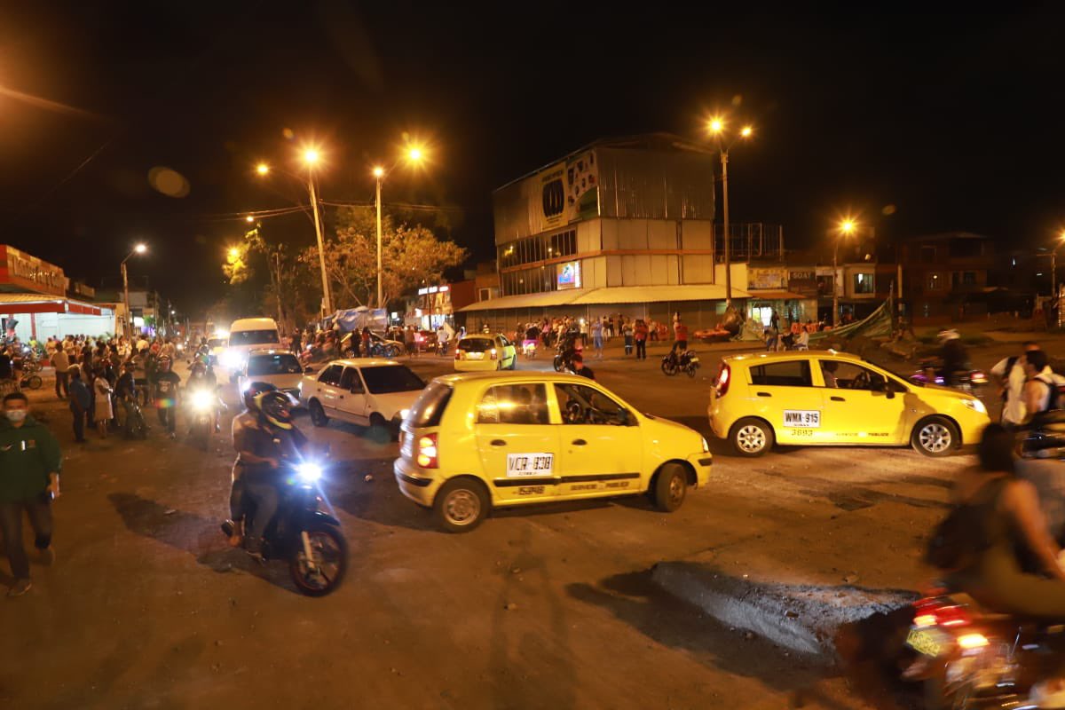 AlcaldiaDeCali's tweet photo. Gracias a esta herramienta de concertación se logró el despeje del sector, demostrando que juntos avanzamos hacia la paz. 

#ElDiálogoEsElCamino 🏳️ https://t.co/1GTDaq8Aar