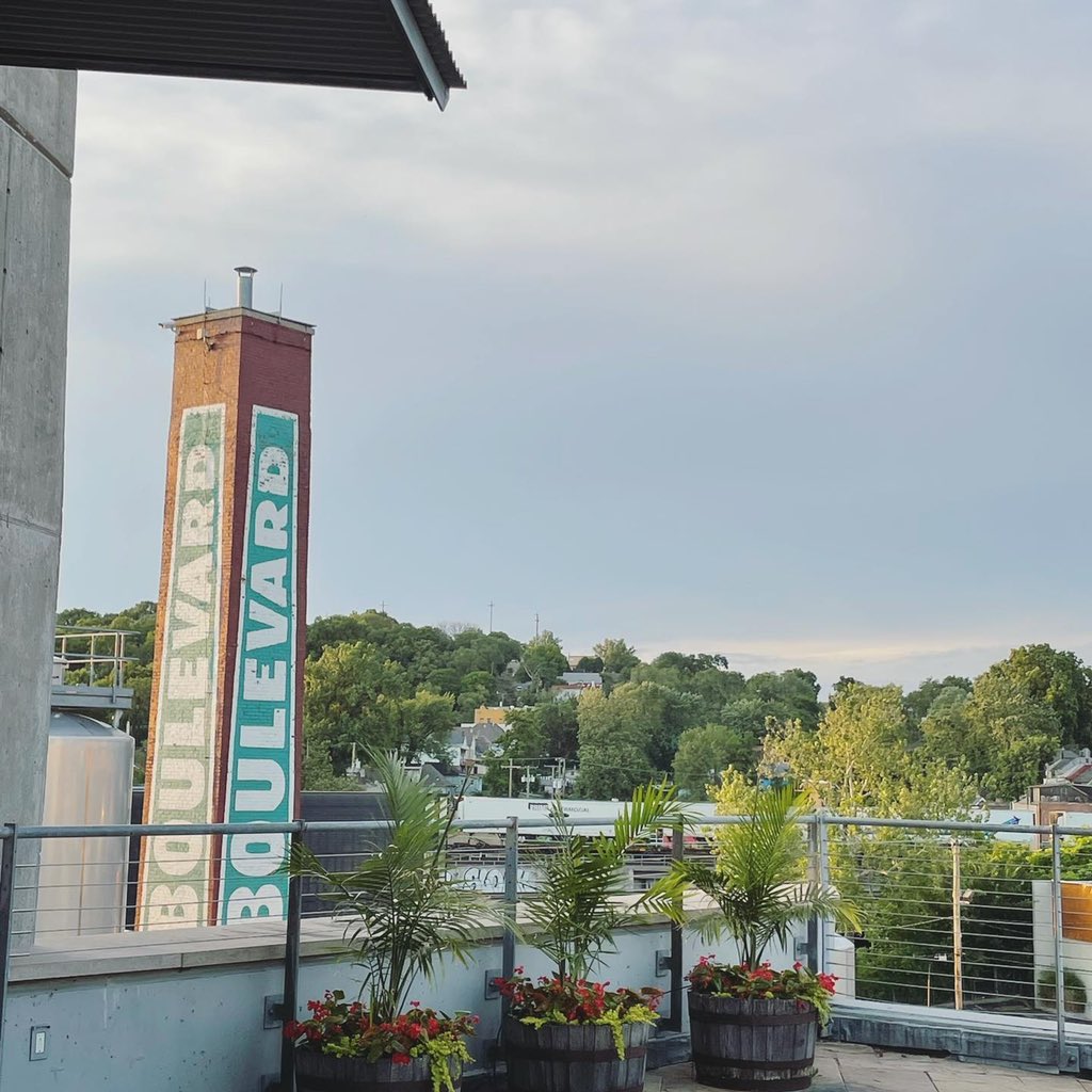Beautiful night @boulevard_beer for the @ons_gkcc annual banquet! Thank you so much for the invitation to speak at your event 💛 #onsgkcc
