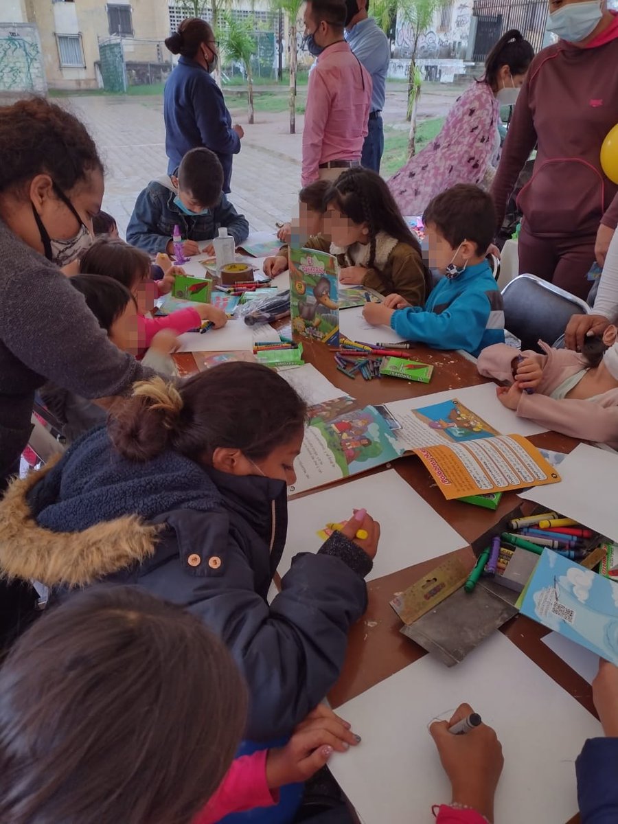 DifTonala's tweet photo. 👧🏻🧒🏻👏Hoy recibimos a nuestras aliadas y aliados en la #ReconstrucciónDelTejidoSocial. Las y los niños nos están ayudando a retomar los espacios públicos.

¡Nos vemos el próximo martes! https://t.co/HYk1gBBDIs