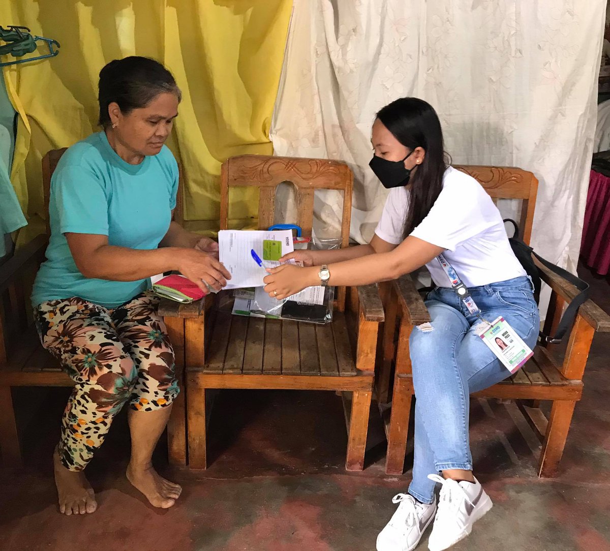 imsheinamae's tweet photo. Conducted random cash card spot checking to our partner beneficiaries at Barangay Tinago, Malimono, Surigao del Norte. This is to avoid cash card pawning.

#DSWDMAyMalasakit
#Serve1st https://t.co/cmLeVsi0K9