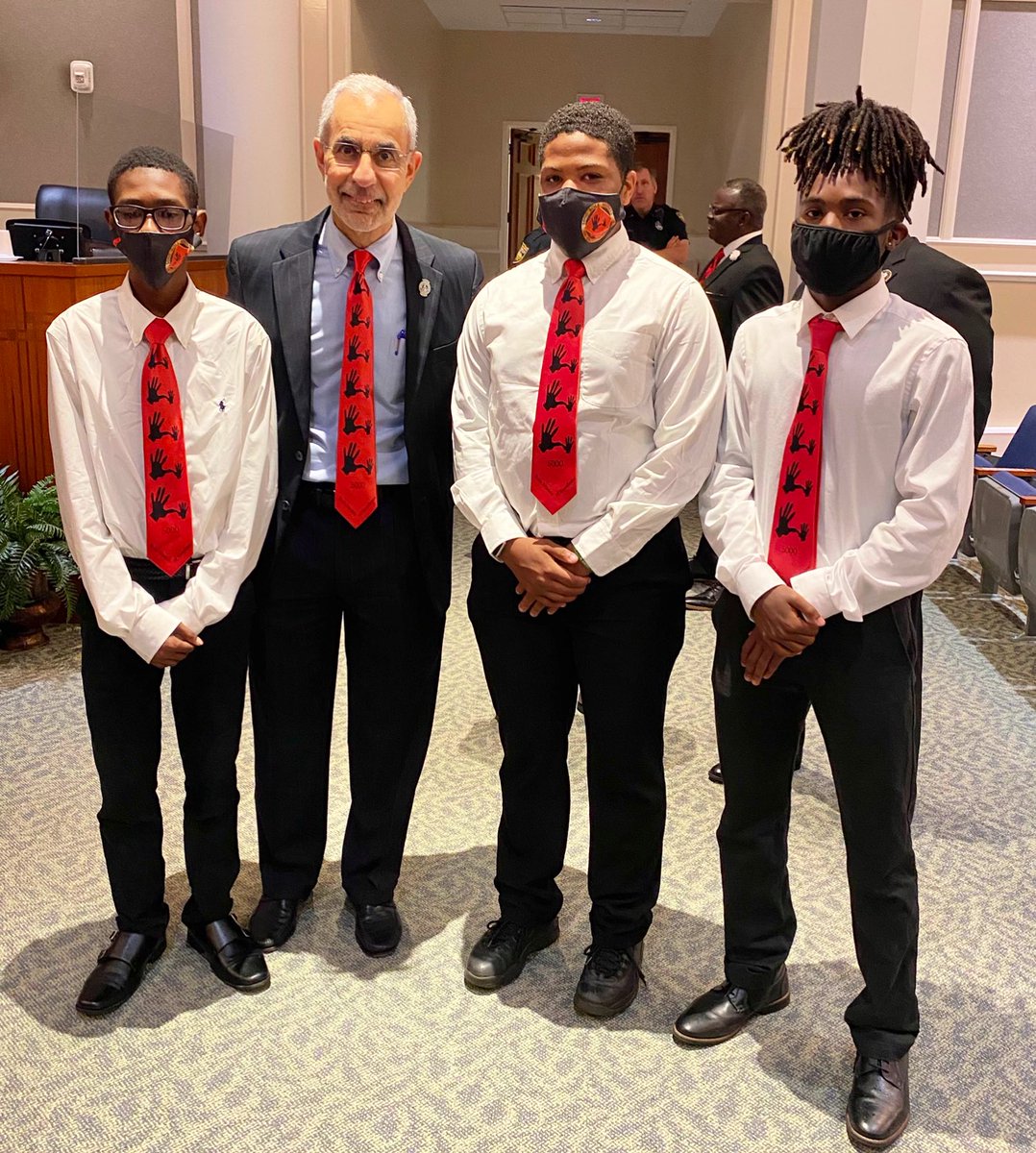 5000RoleDuval's tweet photo. We would like to thank Jax City Council Member Ronald Salem for introducing the bill &amp; the 14 other City Council Members who supported the measure to partner with the DCPS &amp; appropriate over $100,000 to support the 5000 Duval Chapter! 

#TeamDuval
#WeAre5000
#5000RoleModelsDuval https://t.co/lOP8KxFr3m