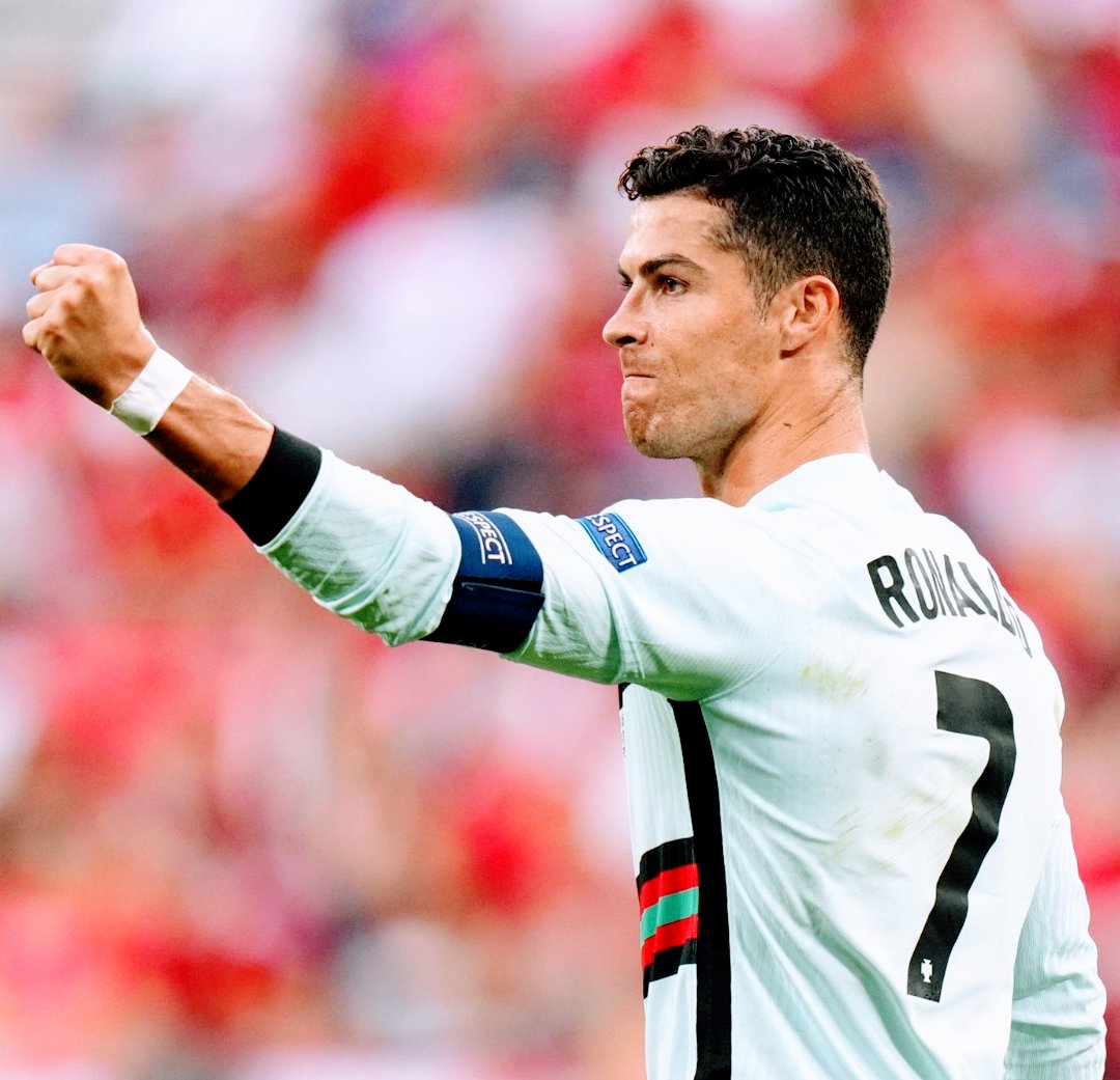 17K 🌟 Twitterren: juega Cristiano Ronaldo , hoy juega el campeón Europa 🇵🇹🤫 / Twitter