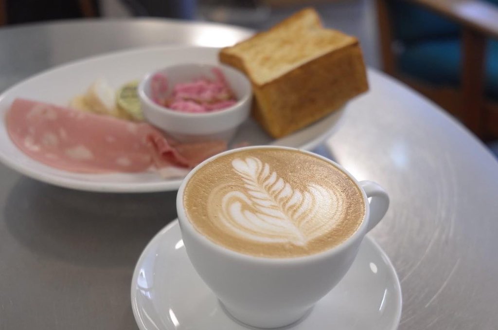 LocalCoffeeTrip's tweet photo. 【表参道 パンとエスプレッソと】
⠀
表参道で週末のブランチ。
⠀
パン工房で作られた美味しいパンと
エスプレッソを活かしたカフェラテを。

https://t.co/Y9Y61dHjaV

#旅とコーヒー 
#パンとエスプレッソと
#表参道カフェ
#表参道コーヒー
#パンとエスプレッソと表参道 
#表参道モーニング https://t.co/5GWVYEluRh
