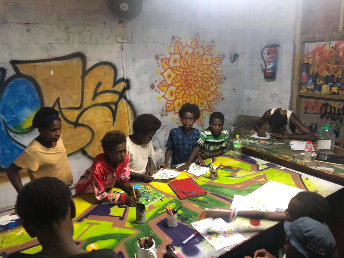 spc_cps's tweet photo. [ Pacific NCD Youth Ambassadors - Vanuatu🇻🇺]
Youth from Port Vila have organised a drawing competition in Wan Smolbag youth center. They have sensibilised a kids group about non-communicable diseases through artwork activities on the theme: colouring a healthy plate. 
#BeatNCDs https://t.co/TMwu0PuHyJ