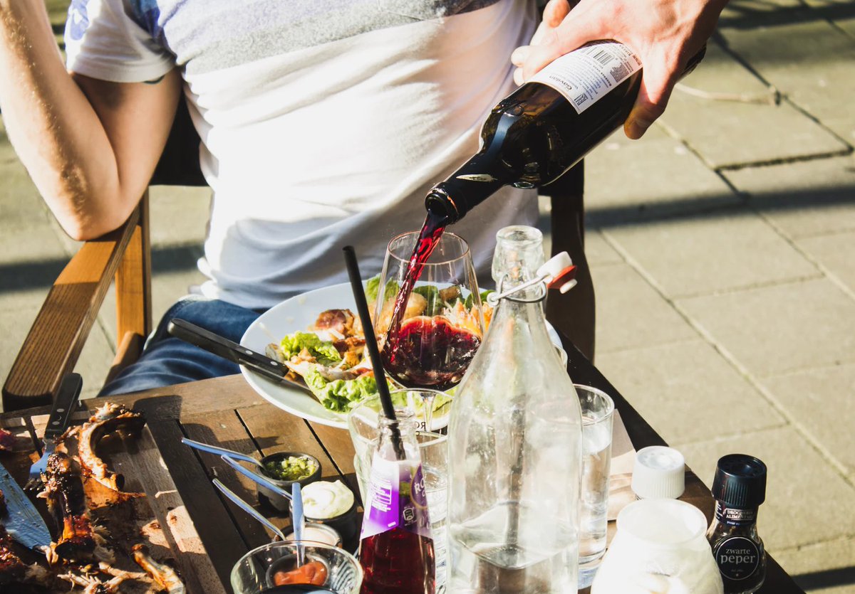 HeliumDating's tweet photo. Is it OK to consume alcohol on a first date? 🍷 https://t.co/fBVaMhRVzx