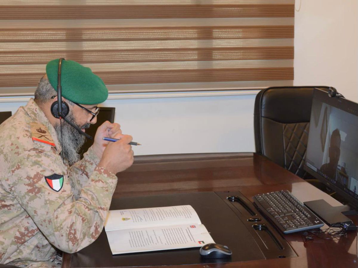 من منطلق التعاون العسكري وضمن اطار مذكرة التفاهم المشترك للتعاون في المجالين التعليمي و الأكاديمي بين كلية مبارك العبدالله للقيادة والأركان المشتركة واكاديمية الدفاع البريطانية كلية شريفنهام تم التوقيع على الإجراءات التنفيذية بين الكليتين عبر تقنية الاتصال المرئي