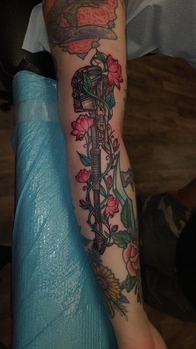 My last big piece for my halo sleeve is done. She’s beautiful https://t.co/7ORWxFU7rI