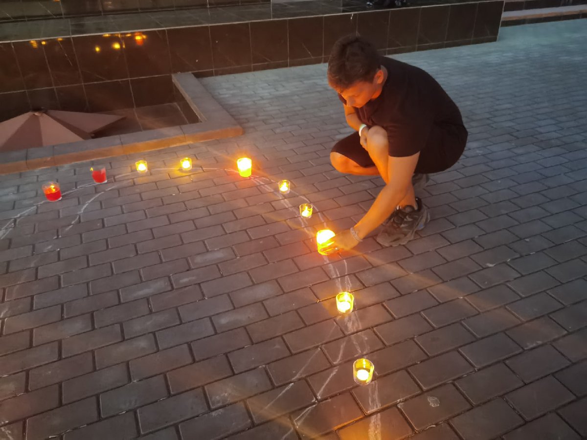 Mahov_Hvor's tweet photo. 🎗Всероссийская акция «Свеча памяти» приурочена к 80-летию со дня начала Великой Отечественной войны.
Хворостянский Союз Молодёжи совместно с Волонтёрами Победы, Отделом МВД по Хворостянскому району и просто не равнодушными жителями почтили память павших Героев https://t.co/L1xZUiWLFK