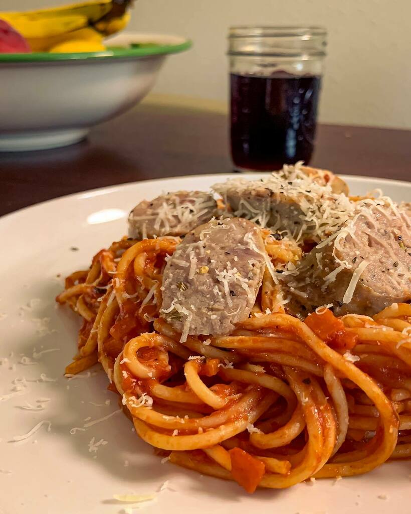 TheNommist's tweet photo. I made Papa’s Tomato Sauce Recipe tonight with some of the best Italian Sausages I’ve ever had from #RicciosSausageCo. Grazie, Stanislao, for attending the #vespafesta at @casaitalianacc so I could indulge in your amazing salsiccie! If you want the #toma… https://t.co/K4MooqEZyO https://t.co/PTFny6ObrY