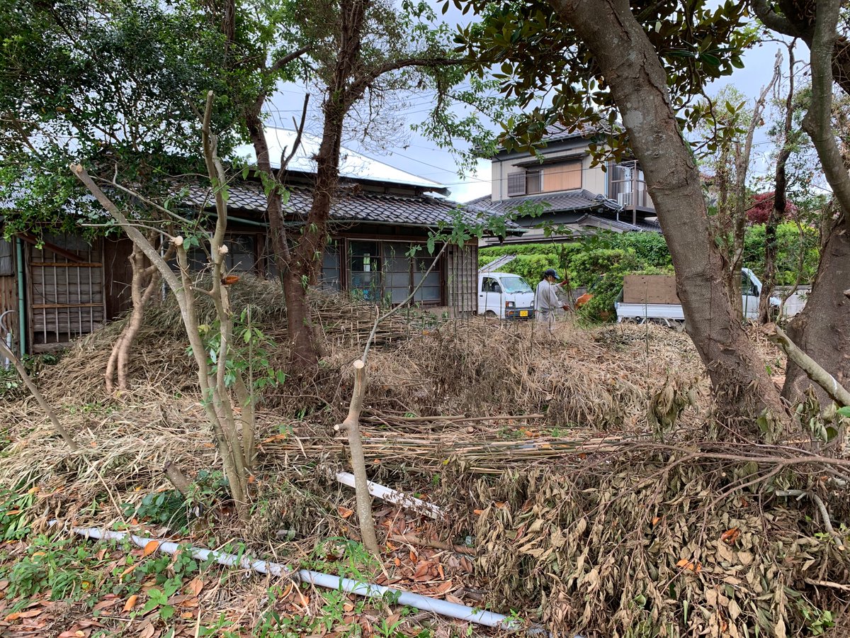 Lucky 千葉 楽氣株式会社 V Twitter 大原古民家再生工事 屋根の補修と塗装の請求書来たる 予算を超えているじゃないか でも払うよー 積み上がりは 刈った竹 処分費用は 木材の倍かかります