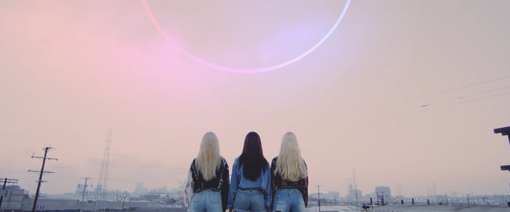 ever9reen_'s tweet photo. คือแกจะบอกว่าคัมแบคนี้ได้เพลงแบบ  OEC ถูกมั้ย😭 ถูกเถอะ #loona #and #ptt https://t.co/ohfNtwNKiU