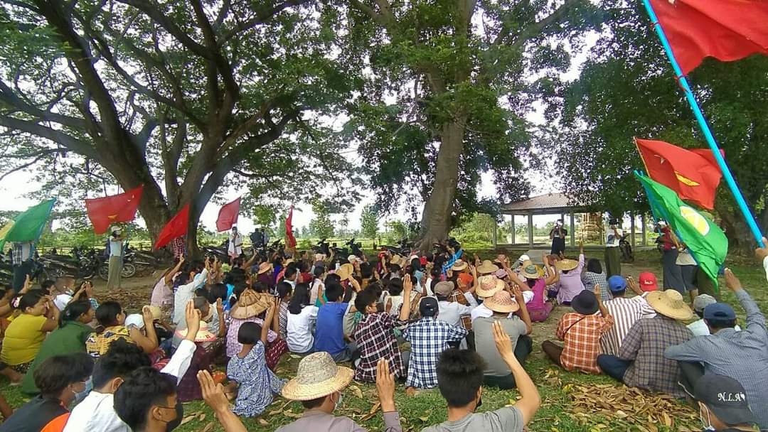 Residents from a village in #Tangse Tsp marched with motorbikes and staged a sit-in-protest against the military dictatorship on the morning of June23.

#TogetherWithPDF
#June23Coup
#WhatsHappeningInMyanmar
