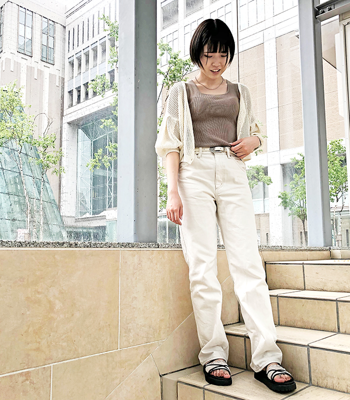 チュチュアンナ S Tweet 最新 スタッフコーディネート 最新のスタッフスナップをお届け リアルなスタッフのコーディネートを是非 お買い物の参考に 靴擦れも防げるトングバンドを使った おしゃれなホワイトコーデ 札幌アピア店 スタッフコーデ