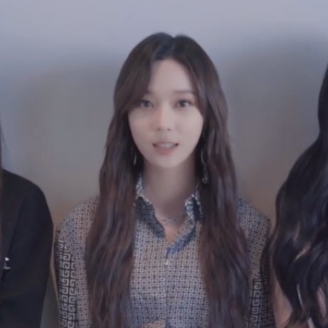 she's soso beautiful