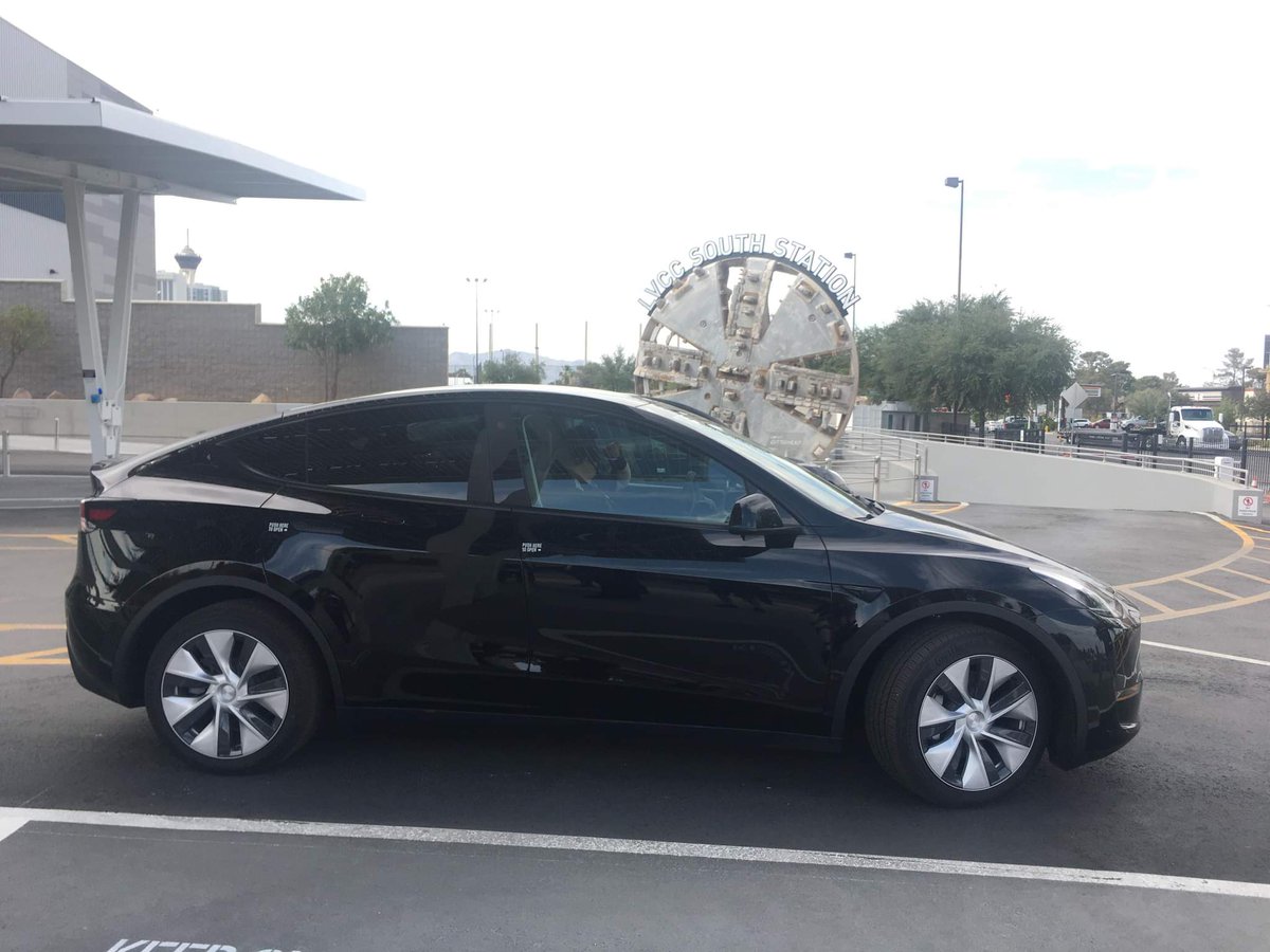 LVMiniGranPrix's tweet photo. Taylor had a wonderful experience with the @lvterritory &amp; @LVCVA checking out the #downtownloop. A big thanks to all who made this wonderful tour possible! #LasVegas is always innovating to offer more to residents &amp; visitors.  #visitvegas #LVMGP https://t.co/0o25THv3De