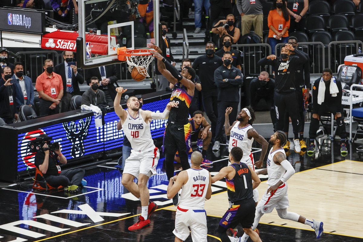 BleacherReport's tweet photo. UNREAL. https://t.co/SUj0KdEDV4