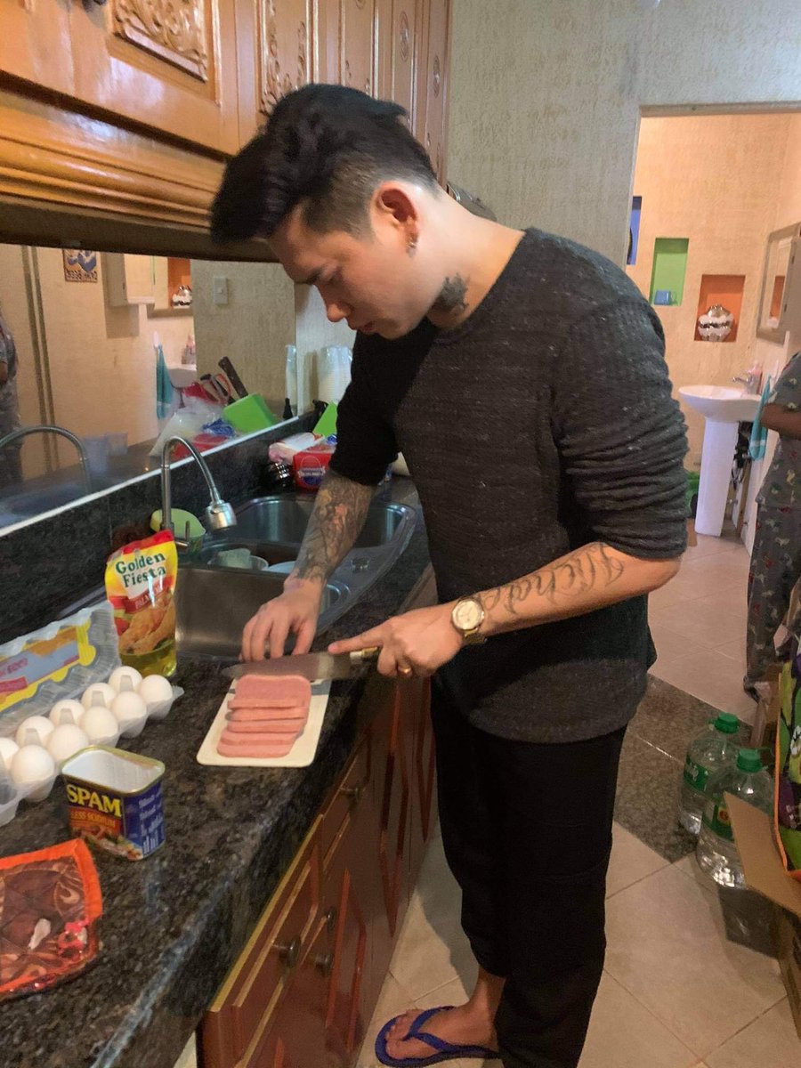 airishNpatrick's tweet photo. Penge spam and egg MMG! @mmgarciaofc 
@LunchOutLoudPH
@kumuPH
#LOLHatawDay
MMG onLOLStage https://t.co/zcNL7TqmcA
