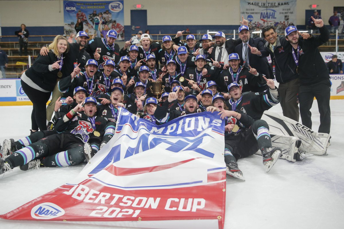 Scenes from the top of the mountain ⛰️🏆

<a href="/mudbugshockey/">Shreveport Mudbugs</a> | #RobertsonCup