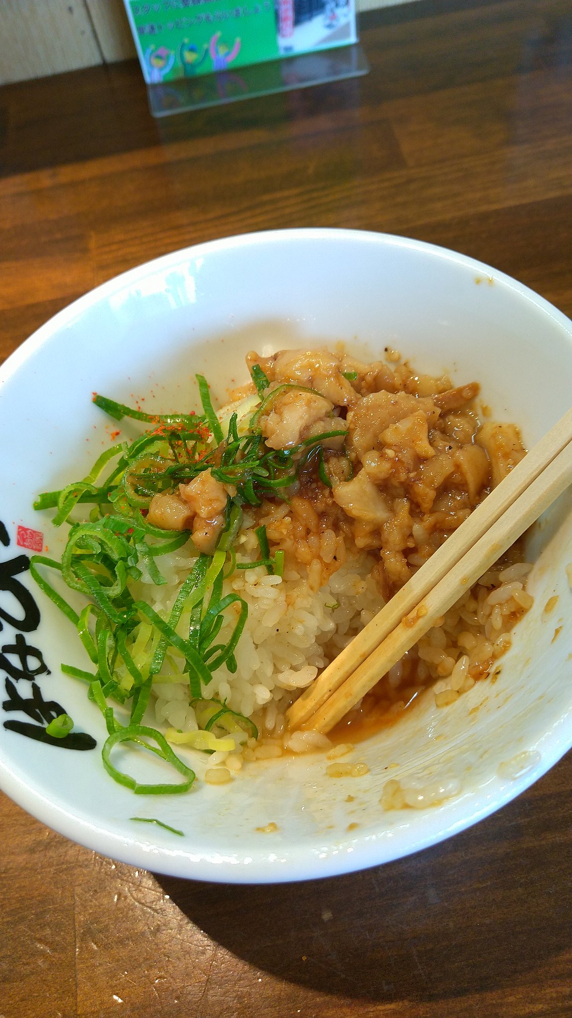 キャベツch 背脂丼の欲しさに写真食ってから撮ってもた 背脂丼うますぎ 致死量のニンニクと殺人級のニンニク臭になるが最高 今のご時世マスクしてるし関係ない 花火 台湾まぜそば T Co 1ttzjkvu00 Twitter