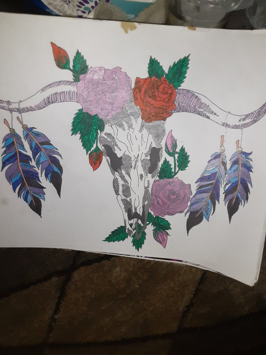 Soul00563495's tweet photo. #skull #cattleskull #art #roses #feathers https://t.co/BhleWqUWYd
