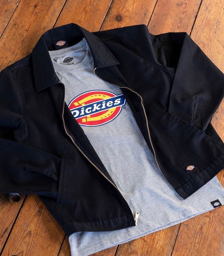 Selamat hari Rabu. Tidak terasa ya 3 hari lagi akhir minggu. 

#Dickies #Dickiesindonesia #Dickiesworkwear