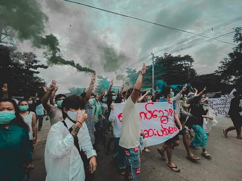 SaveMM99's tweet photo. "Wash Feet With Blood of Military Terrorists", Protesters in Yangon march today to against Genocidal Military Coup. Despite Junta's brutal Oppressions,these brave civilians of Burma never kneel down under Military's boots. 
#TogetherWithPDF
#June23Coup
#WhatsHappeningInMyanmar https://t.co/HSc8KQtHi2