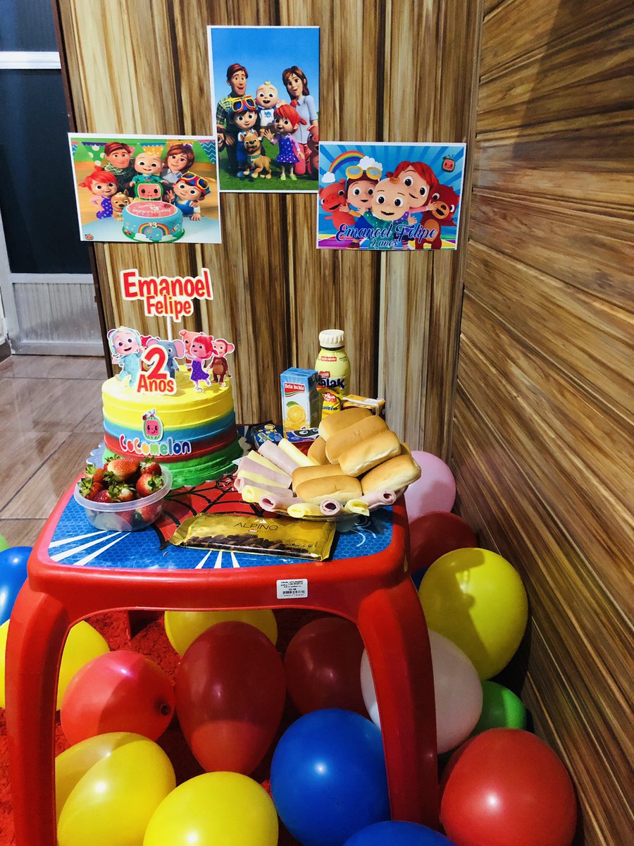 Beatrizemanoel's tweet photo. Esquecido de posta aqui😅 Sobre o dia 18/6 teve bolinho 00:00 é um café da tarde pra ele siiim😍😍🎉👏👏 Que venha Dia 9🎉🎉 Emanoel Felipe #Fez2👏👏👏🎉🎂🍻 https://t.co/vwUDFrwGDA