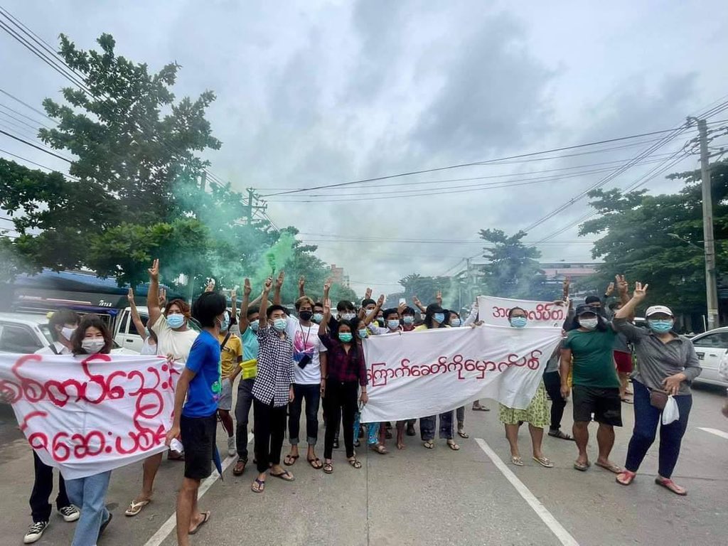Guerrilla Style Strike by youths of South Okkalapa Tsp, Yangon to overthrow military dictatorship. #TogetherWithPDF #June23Coup  #WhatsHappeningInMyanmar