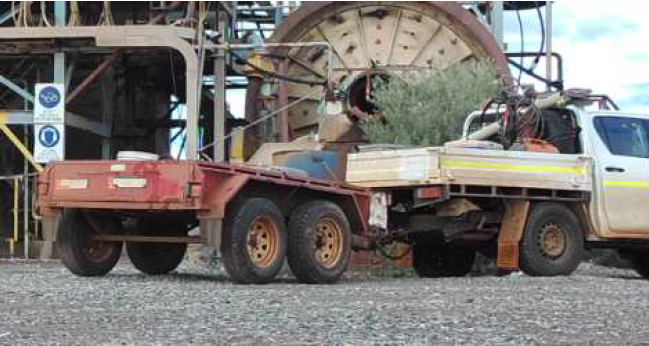 Cue Police are advising all local mining operations to be aware of recent thefts in the Sandstone area.  Keep your operations secure and remain vigilant.  Below are captures of the suspects and associated vehicles. @MtMagnetPol @MeekaPol <a href="/ShireofCue/">Shire of Cue</a> #fb
