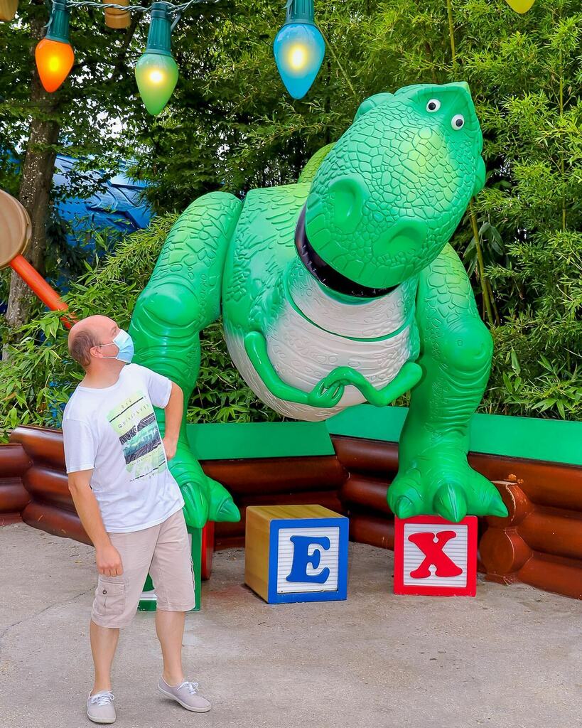 PhotographEars's tweet photo. 🦖 ... Hello Rex ! 🙂
—
#photographears #photopassphotographer #buzzmember #disneycastlife #castmemberlife #dlpcastmember #castmember #disneylandparis #disneyparks #disneyphotopass #photopass #dinosaur #dinosaure #toysrory #pixar #rex https://t.co/RE8DFgUL8o https://t.co/8e7kJwBLYa