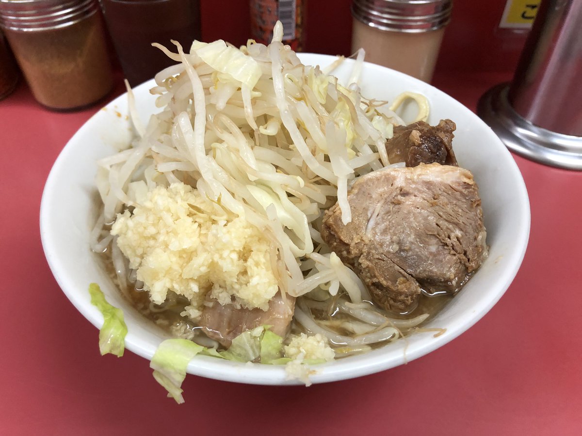 をもと ラーメン二郎 小岩店 小ラーメン ニンニク 平日昼営業のみの小岩二郎 に突撃 好みのデロめ麺にシャキヤサイ 肉質しっかり味シミのブタがウンメェ もの 二郎で初のロット1抜けを達成 非乳化のカエシ感じるスープ 美味しかった