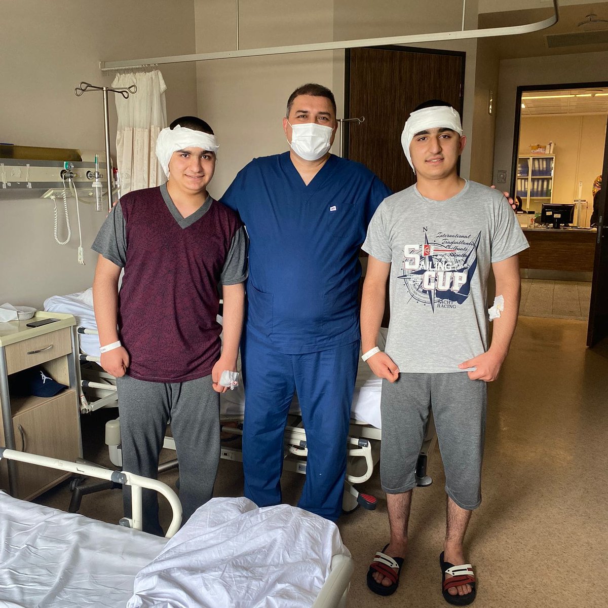 dralicemal's tweet photo. Dün #koklearimplant ameliyatı yaptığım Eyüp ve Yusuf kardeşleri vizitte gayet keyifli gördüm. Bundan sonra daha iyi duyacaklar. #duymayankalmasın #biyonikkulak #cochlear_implant #cochlea #cochlearimplantsurgery #surgeryinistanbul #surgeryinturkey #healthtourismturkey https://t.co/knpFJYWhdI