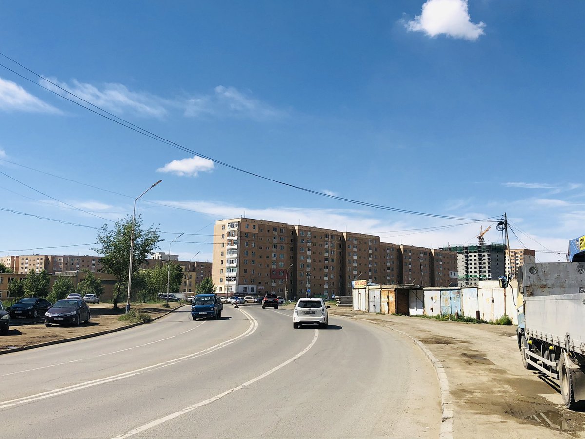 setguulchdorjoo's tweet photo. 1-р хороололын арын зам дагуу 1-34 байр хүртэл 816 граш байна. Үүнийг буулгаж 6 га орчим талбайд ногоон байгууламж, дугуйн зам барих ч иргэд өмчинд халдлаа гээд буулгуулдаггүй гэнэ‼️Албаны хүний хэлж буйгаар энэ газарт граш эзэмших гэрчилгээтэй нэг ч хүн байхгүй гэв https://t.co/BLew4PAxTd