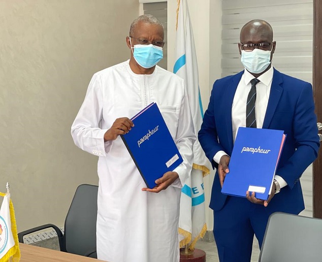 SidikouMaman's tweet photo. J’ai signé avec le Directeur du Programme #Sahel à l’IRI, M. Aboudou Berthe, le renouvellement du Protocole d’accord entre @IRIglobal et le #G5Sahel ce mardi 22 juin 2021. https://t.co/0GqA0uvjJV
