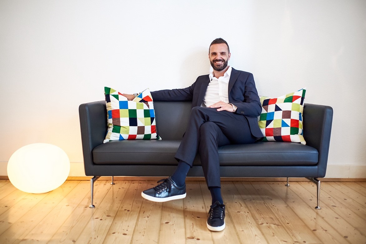 In unserem Blog #WirTechniker erzählt <a href="/SerkanHet/">Dr. Serkan Het</a> von seinen Erfahrungen mit der #Onlinetherapie, die er seinen Patientinnen &amp; Patienten auch nach der Pandemie anbieten möchte: wirtechniker.tk.de/2021/05/18/vid…