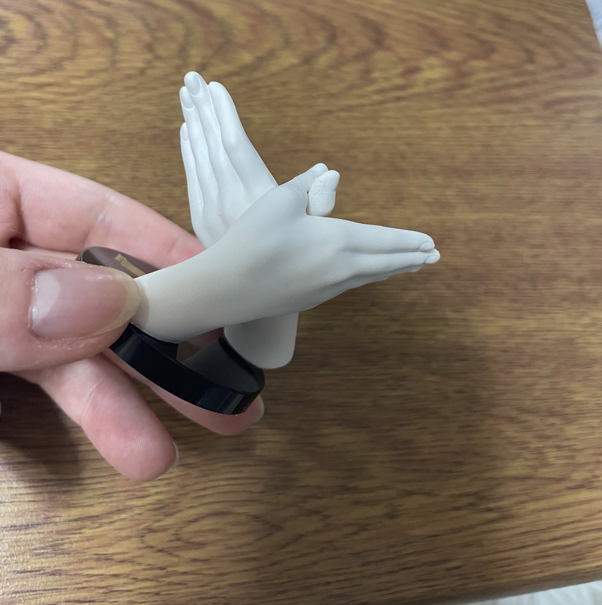 影絵が作れる手のガシャポンなんだけど 影絵とかどーでもいい 担当者の手フェチ爆発 資料になる と別の用途を見出す人たち Togetter 影絵が作れる手のガシャポンなんだけど 影絵とかどーでもいい 担当者の手フェチ爆発 資料になる と別の用途を見出す人たち Togetter