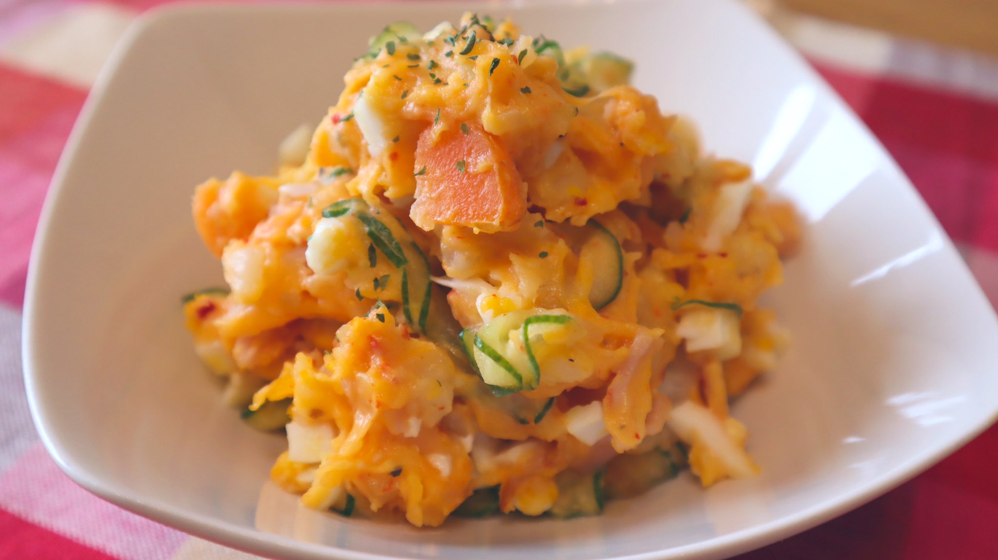 たろすけ ホットクック やー これが美味しいんですよ ハリッサ チーズ入りポテトサラダ ホットクック カルディで人気の調味料 ハリッサ と とろチーをポテサラに入れたものなんですが 箸が止まなくなる味と香り 腹の肉がヤバいです お近くに