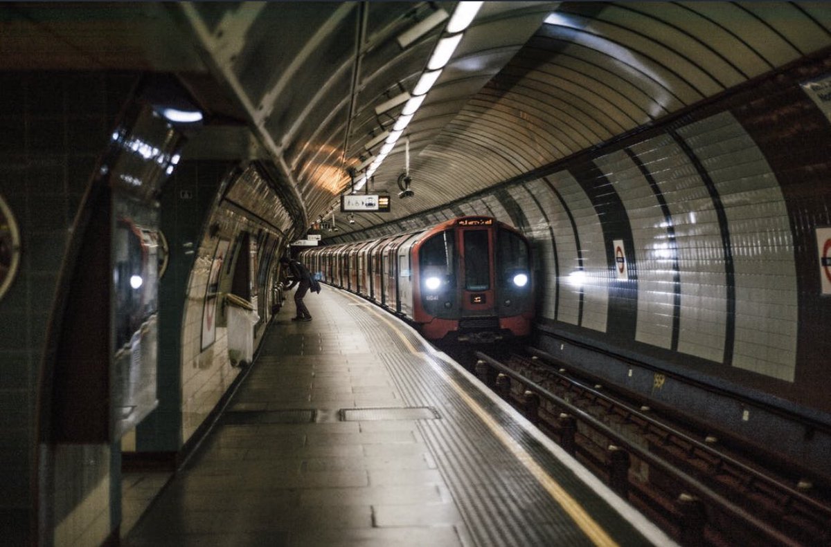 £1bn London Tube full-fibre deal