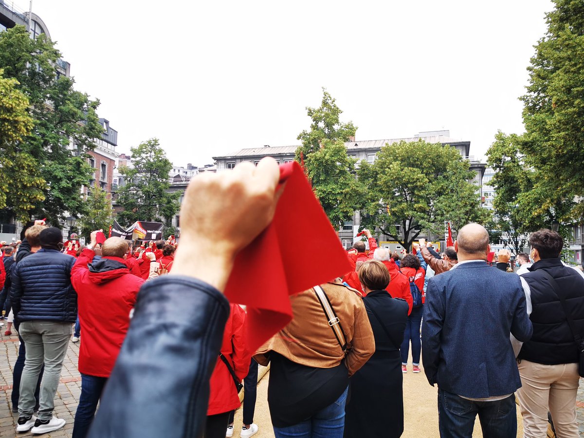 FredericDaerden's tweet photo. Merci @MarcGoblet pour tes combats, tes valeurs et ta fraternité.
#Unité #ActionCommune #Socialisme @syndicatFGTB @solidaris https://t.co/Mnq6kOb9LW