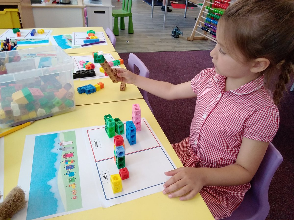 EgertonCPSchool's tweet image. Sorting our odd and even numbers with the help of the number blocks #numericalpatterns #elg #eyfsmathematics