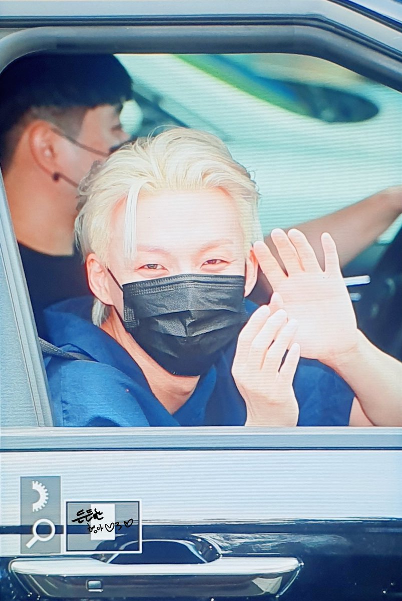 210623 쇼챔피언 퇴근

막방 수고했어♡
너무이쁘다. 잘했어 진영아~!
고마워 ^^

#WOOJINYOUNG #우진영 #ジニョン
#D1CE #디원스  
<a href="/officialD1CE/">디원스 D1CE</a>