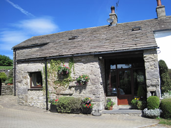 TheHolidayCots's tweet photo. The Byres Holiday Cottage is available as follows:
24th - 26th Jul, £220 or £190 for 2 people. 
4th - 11th Sept, £510 or £460 for 2 people.
🛏️ Sleeps 1-6
https://t.co/590O8CCO9H
#Holiday #Availability #Family #Pets #Couples #Rural #ScenicViews #Selside #Settle #NorthYorkshire https://t.co/p4nK7Yk1Mx
