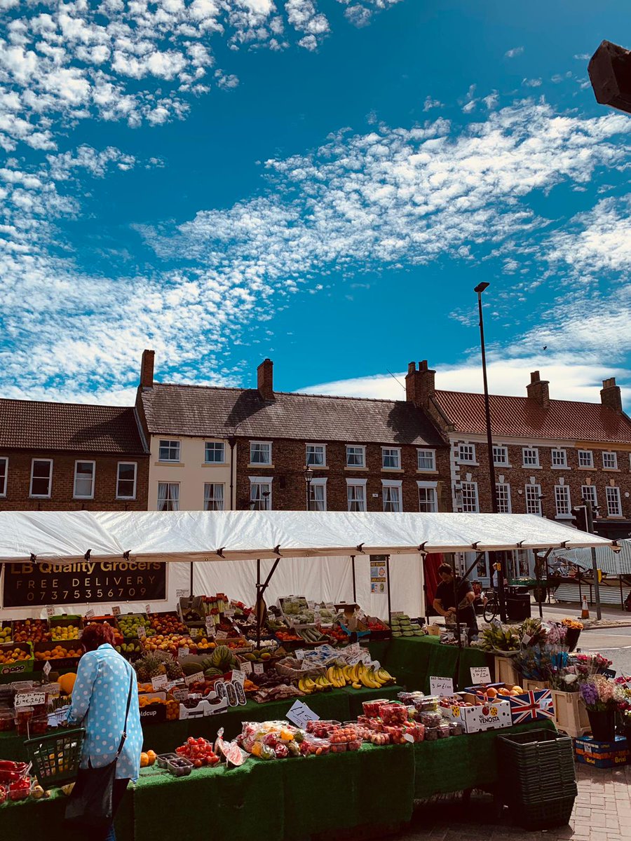 🍎It's market day today! Come along and enjoy shopping on Northallerton's fabulous High Street. 

🍋We've got fresh produce and friendly faces 😄