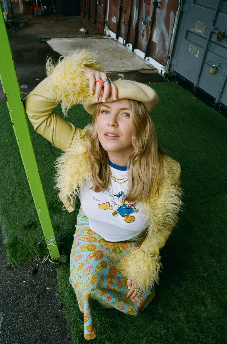 My EP, Notes To Self IS OUT TOMORROW! 
😱😱😱😱😱😱
If you want to be the first to hear it, pre-save it using this link ffm.to/notes_to_self.… 
I am going to run off in excitement and nervousness ok byeeee. #MUSICDAY #SOUL #rnb #NewMusic #singersongwriter