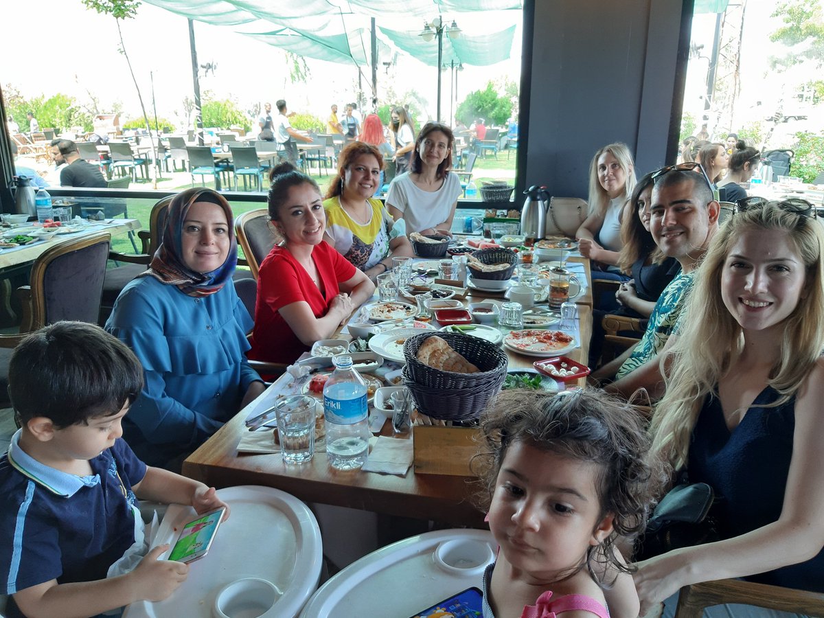 HalatSehit's tweet photo. Okulumuzun kahvaltı etkinliği  @Mslmeli56800912 @KarakopruM https://t.co/hTU5ouFYsq