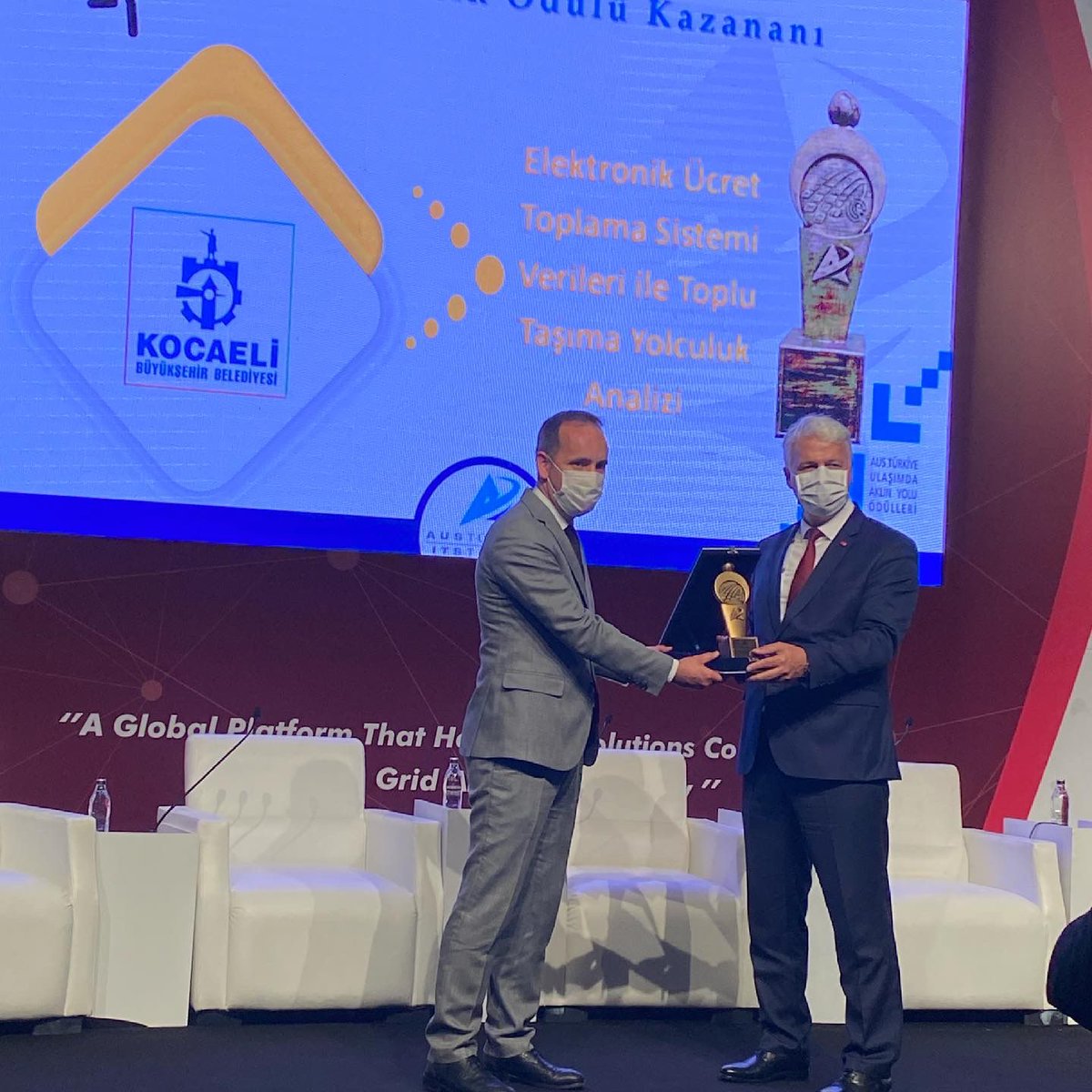 17-18 Haziran 2021 tarihlerinde düzenlenen @ICSG_2021 Kongre ve Fuarı’nda, "4. Ulaşımda Aklın Yolu Ödülleri" sahiplerini buldu. AUS alanında yaptıkları projeler ile Belediyecilik ödüllerini kazanan <a href="/Konyabuyuksehir/">Konya Büyükşehir Belediyesi 🇹🇷</a> ve <a href="/kocaelibld/">Kocaeli Büyükşehir</a> tekrar tebrik ederiz.